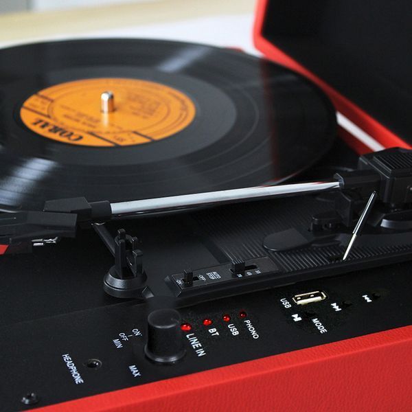 Vinyl Player Musicality WLR _Walker (Red) 24-09-11-03 photo